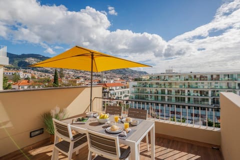 View (from property/room), Balcony/Terrace, Dining area