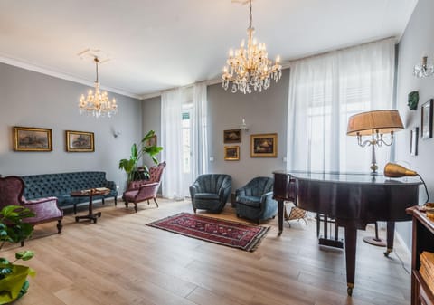 Communal lounge/ TV room, Living room