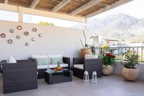 Patio, Natural landscape, View (from property/room), Seating area, Dining area, Mountain view