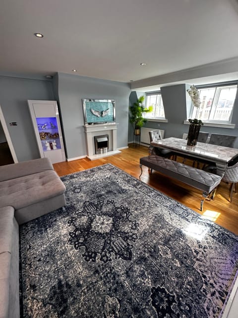 Living room, Photo of the whole room, Seating area