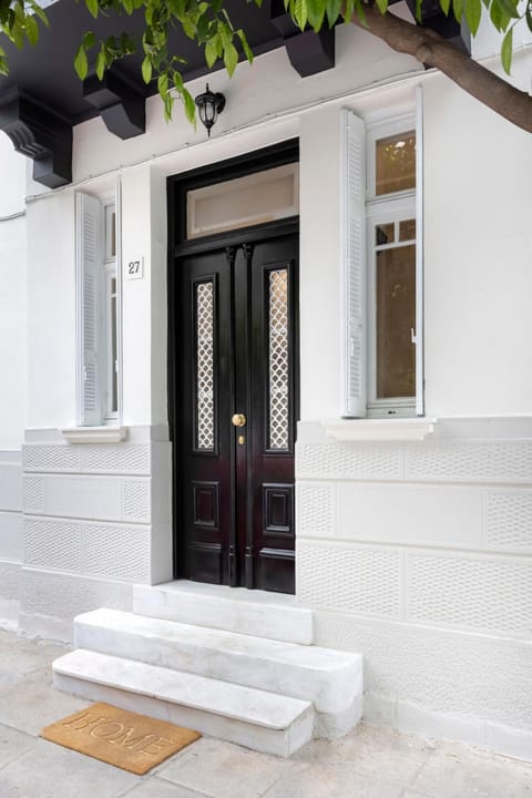 Acropolis Villa 3BR 9ppl 10 minutes Metro&Museum Villa in Kallithea