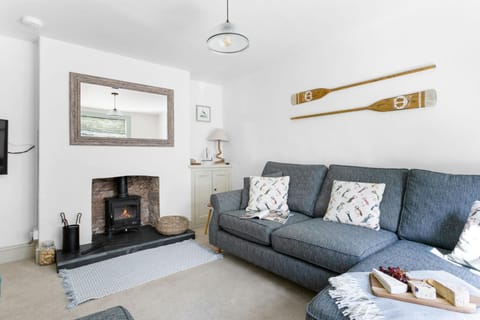 TV and multimedia, Living room, Seating area, flat iron