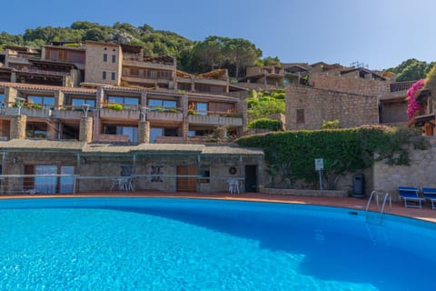 Property building, Natural landscape, Pool view, Swimming pool, sunbed