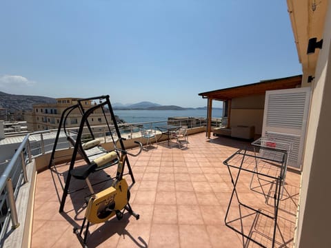 Glen's Rooftop Apartment in Sarandë