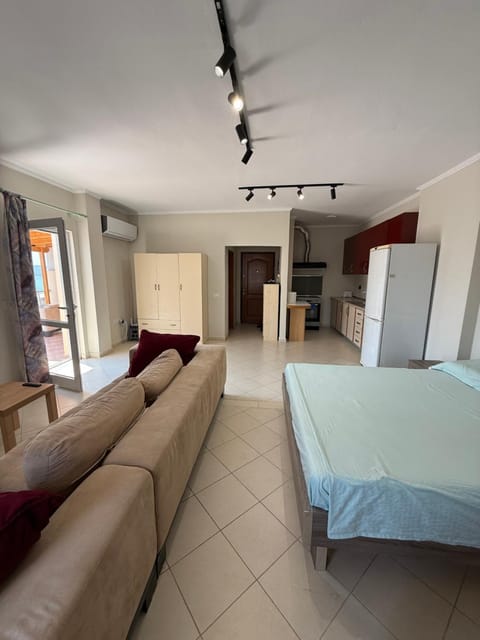 Glen's Rooftop Apartment in Sarandë