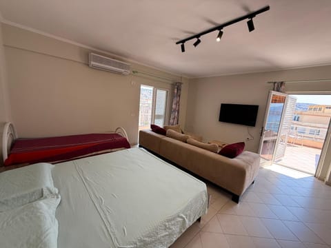 Glen's Rooftop Apartment in Sarandë