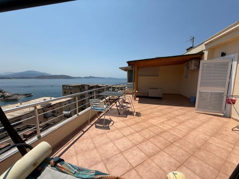 Glen's Rooftop Apartment in Sarandë