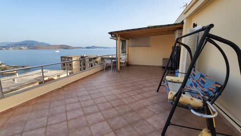 Glen's Rooftop Apartment in Sarandë