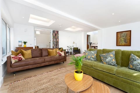 Living room, Seating area, internet