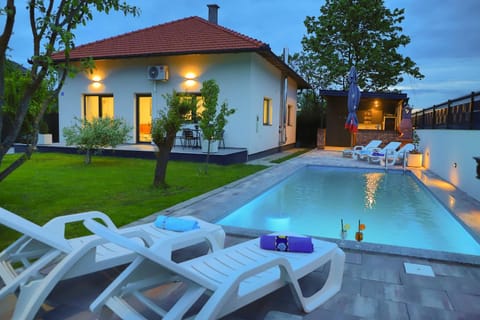 Property building, Patio, Garden view, Swimming pool, sunbed
