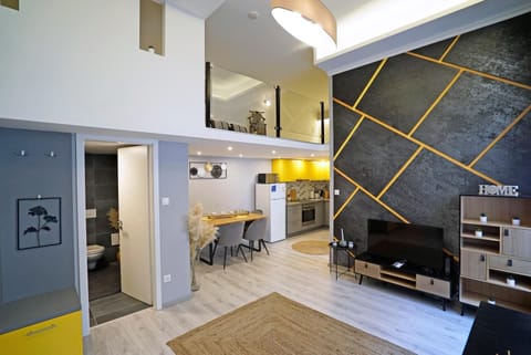 TV and multimedia, Kitchen or kitchenette, Living room, Seating area, Dining area