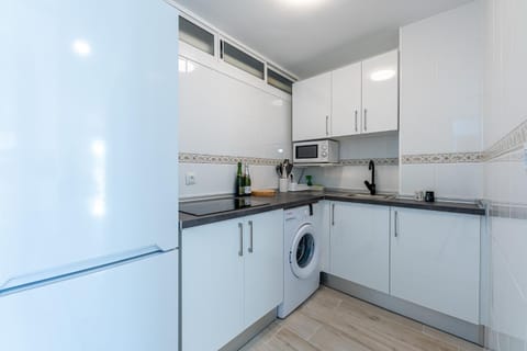 797 Holiday Rentals - Apartamento para 3 en Piscis con piscinas Apartment in Torremolinos