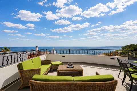Natural landscape, Balcony/Terrace, Seating area, Sea view