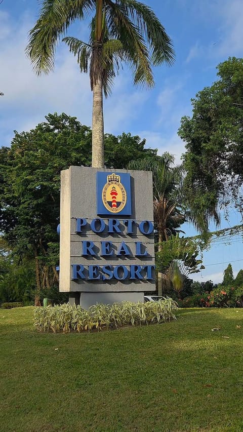 Dreams’ Refuge! Private Beach and 5-Star Leisure at Porto Real Apartment in Mangaratiba