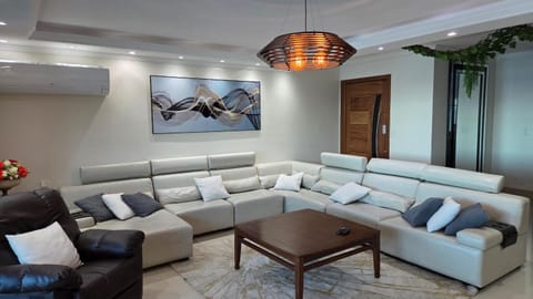 Dreams’ Refuge! Private Beach and 5-Star Leisure at Porto Real Apartment in Mangaratiba