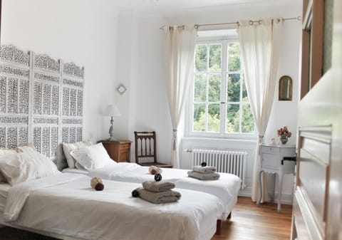 Spring, Bed, View (from property/room), Photo of the whole room, Decorative detail, Bedroom, Garden view, Mountain view