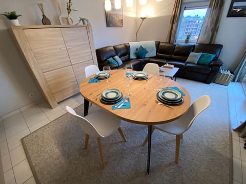 Seating area, Dining area
