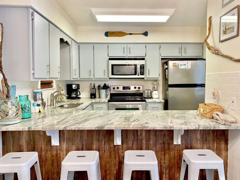 Sundial 2C by ALBVR - Great Views - Great Location and Amenities House in West Beach