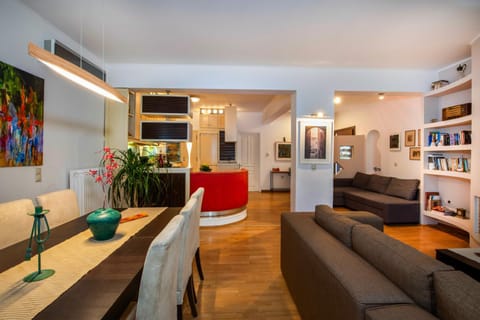 Living room, Dining area, kitchen