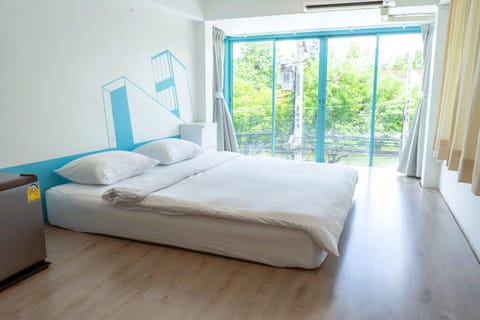 Bed, Bedroom, River view, Street view, air conditioner