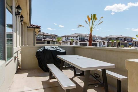 Escondido 1101 Kennedys Hugs Home sleeps 10 guest 3 bedrooms House in Washington