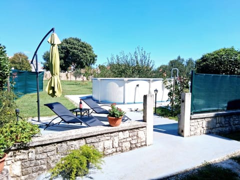 Pool view, Swimming pool, sunbed