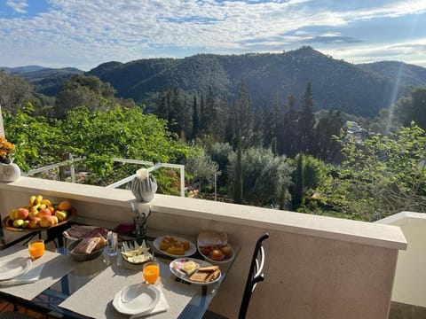 Dining area, Breakfast, Continental breakfast
