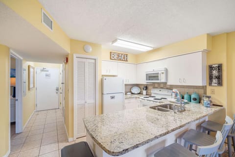 Plantation Palms 6110 by ALBVR - Upgraded Ground Floor Beachfront Condo - Lots of Amenities House in Alabama