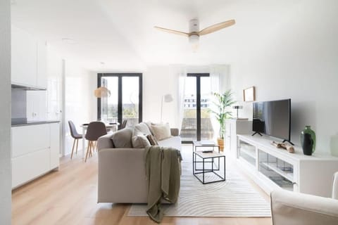 Communal lounge/ TV room, TV and multimedia, Kitchen or kitchenette, Living room, Dining area