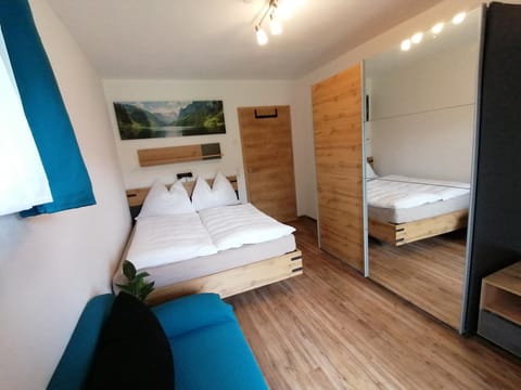Bed, TV and multimedia, Photo of the whole room, Bedroom, wardrobe