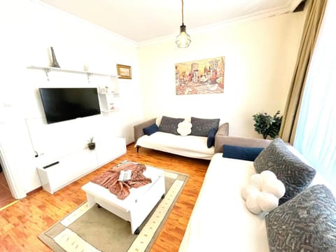 Communal lounge/ TV room, TV and multimedia, Living room, Seating area