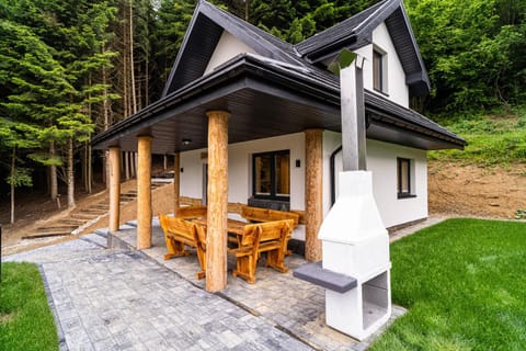 Property building, Patio, Spring, Day, Natural landscape, Garden, Dining area, Garden view