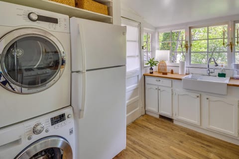 Charming Home Less Than 2 Mi to Downtown Hendersonville! House in Hendersonville