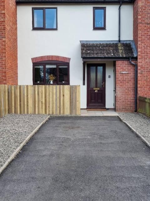 41 mortimer drive, ideal location near ludlow House in Wales