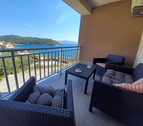 View (from property/room), Balcony/Terrace, Seating area, Sea view