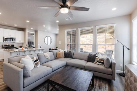 Escondido 2355 Brand New home BBQ Grill, Shuffleboard, Nintendo Switch, Scooters, and More! House in Washington