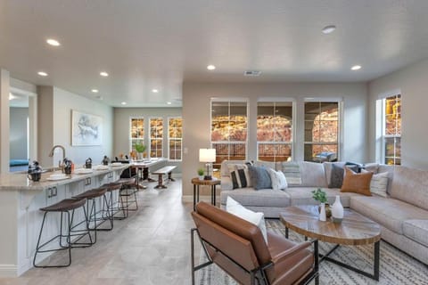 Playtime at Esc 2367 Gorgeous new home with Bunk Room, BBQ, Foosball, Resort Pickleball Courts! House in Washington