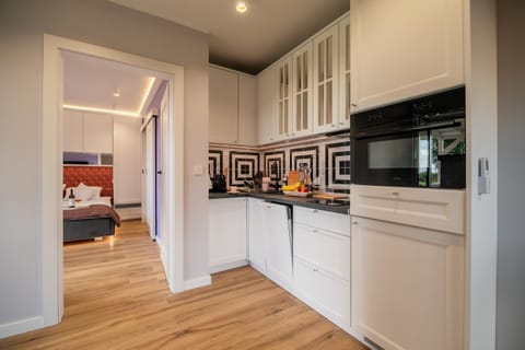 Bed, View (from property/room), View (from property/room), Kitchen or kitchenette, Other, Other, Other, Photo of the whole room, Decorative detail, Decorative detail, dishwasher, oven, stove, stove, kitchen, kitchen