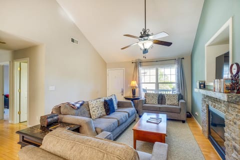 Taylorsville Lake Cottage Rental with Hot Tub! House in Indiana