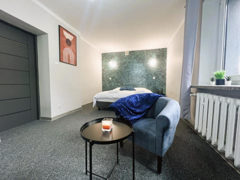 Bed, Photo of the whole room, Seating area, Bedroom