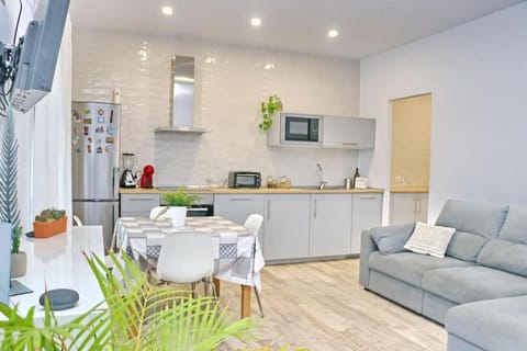 Kitchen or kitchenette, minibar, pet friendly, stove, toaster