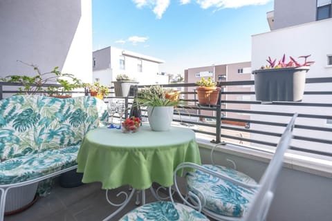 Balcony/Terrace, children, Family