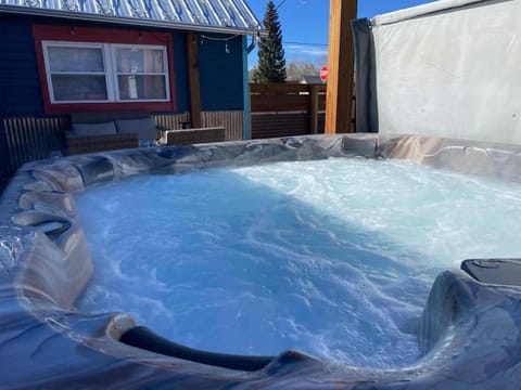 Lodge on Leiter with hot tub! House in Leadville