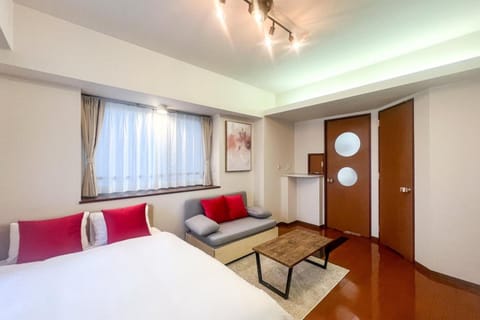 Bed, Seating area, Bedroom