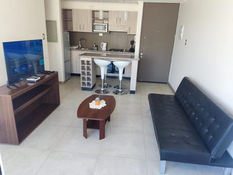 Kitchen or kitchenette, Living room, Seating area, Dining area, oven, stove