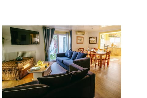 Communal lounge/ TV room, Living room