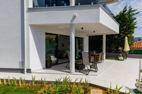 Patio, Day, Balcony/Terrace, Garden view