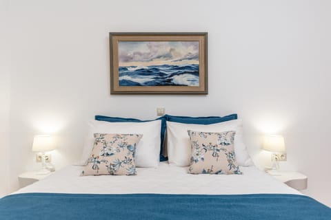 Bed, Decorative detail, Bedroom