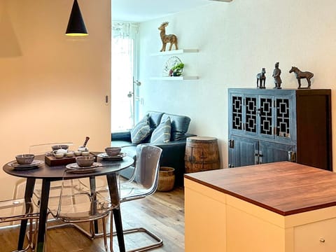 Living room, Decorative detail, Dining area