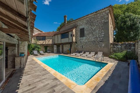 Property building, Swimming pool, Swimming pool, sunbed